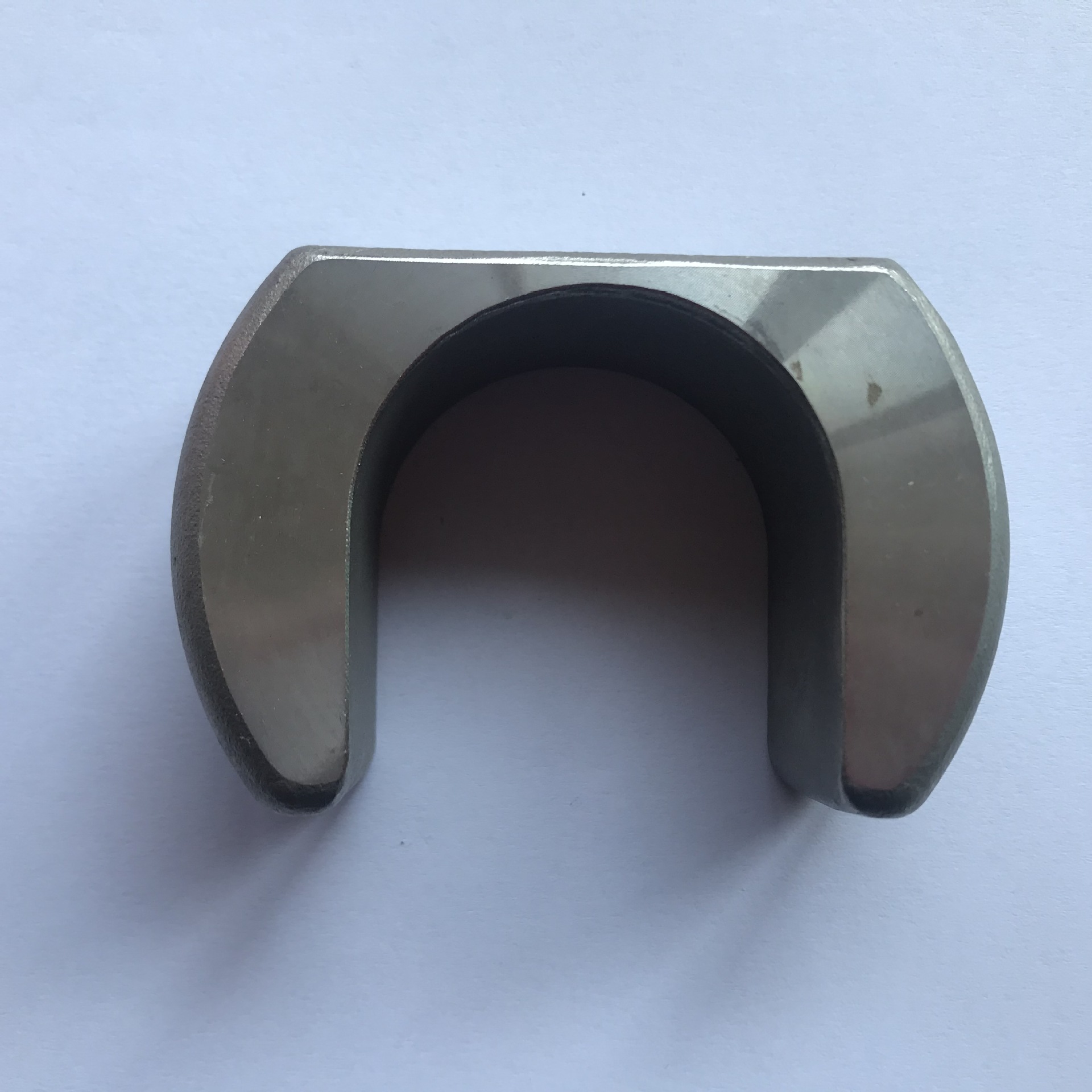 लगानी मोल्डिङ प्रक्रियामा पानी गिलास बालुवा बनाइएको खोल मा delamination को कारण के हो?